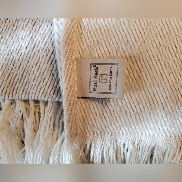 Throw blankets - Picture 5 of 6